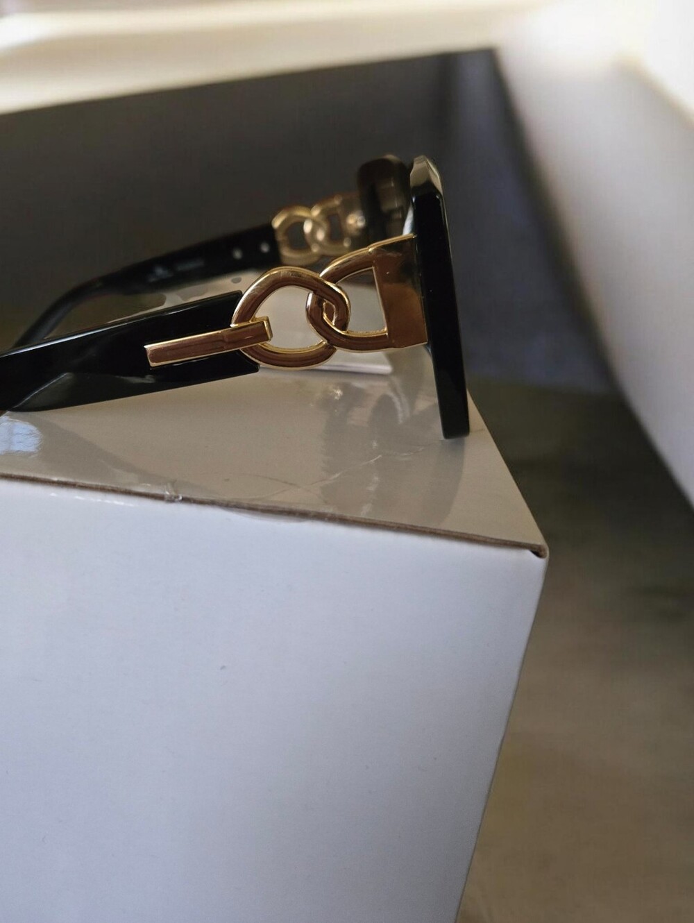 Black Square Frame Women's Sunglasses - Designer Style - Picture 2 of 2